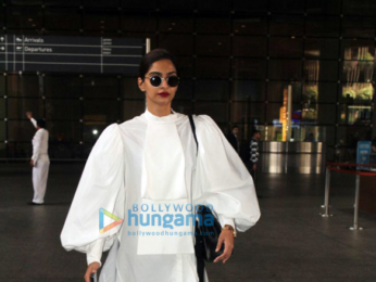 Varun Dhawan, Kriti Sanon and others snapped at the airport