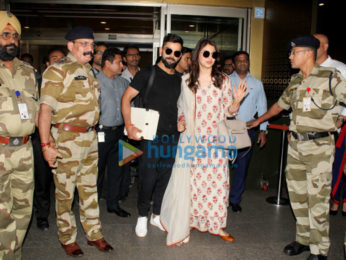 Virat Kohli and Anushka Sharma snapped at the airport