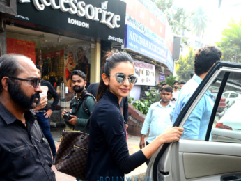 Rakul Preet spotted after lunch in Bandra