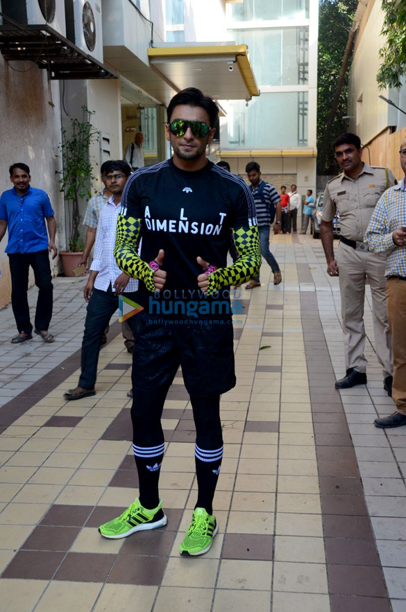 Ranveer Singh spotted after dance rehearsals in Bandra Ranveer Singh spotted after dance rehearsals in Bandra