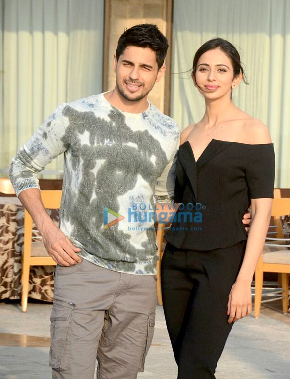 Sidharth Malhotra and Rakul Preet snapped at Sun-n-Sand in Juhu Sidharth Malhotra and Rakul Preet snapped at Sun-n-Sand in Juhu