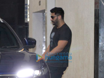 Arjun Kapoor snapped outside Ashutosh Gowariker's office