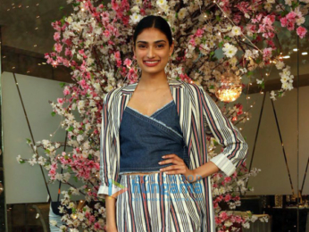 Celebs grace Mana Shetty's Charity Exhibition for Save The Children India
