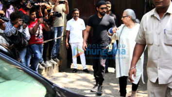 Farhan Akhtar and his mother, Saroj Khan, Ritesh Sidhwani and Farah Khan snapped at Anil Kapoor’s house