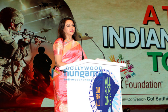 Hema Malini, Aftab Shivdasani, Ameesha Patel and others grace the ‘One For All, All For One’ event held in the honour of unsung heroes in Indian Armed Forces Hema Malini, Aftab Shivdasani, Ameesha Patel and others grace the ‘One For All, All For One’ event held in the honour of unsung heroes in Indian Armed Forces