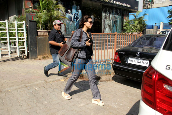 Kajol snapped at Vikram Phadnis’ store in Juhu Kajol snapped at Vikram Phadnis’ store in Juhu