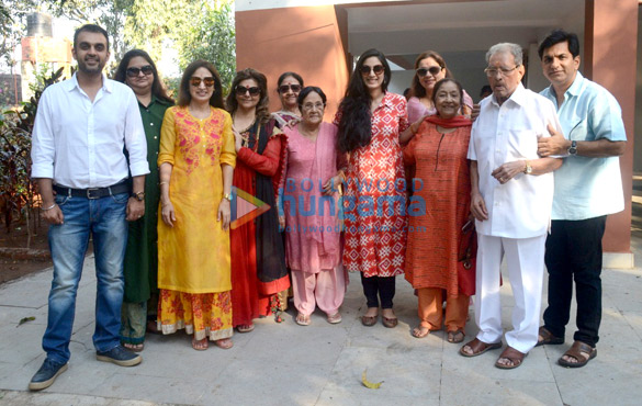 Roshan family snapped at Mahashivratri celebration at Panvel Roshan family snapped at Mahashivratri celebration at Panvel