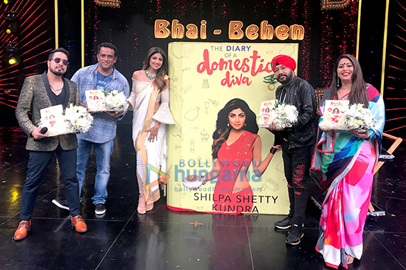 Shilpa Shetty launches ‘The Diary of a Domestic Diva’ on the show Super Dancer Shilpa Shetty launches ‘The Diary of a Domestic Diva’ on the show Super Dancer