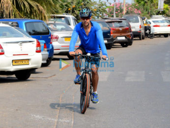 Amit Sadh spotted on a cycle at Carter Road in Bandra