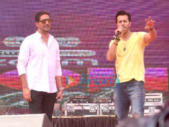 Huma Qureshi, Urvashi Rautela, Maniesh Paul and others grace the Zoom Holi Party 2018