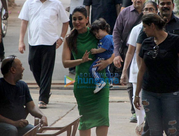 Kareena Kapoor Khan snapped with her son Taimur Ali Khan at Mehboob Studio in Bandra Kareena Kapoor Khan snapped with her son Taimur Ali Khan at Mehboob Studio in Bandra