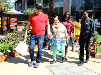 Madhuri Dixit, Manyata Dutt with family spotted at Yauatcha, BKC