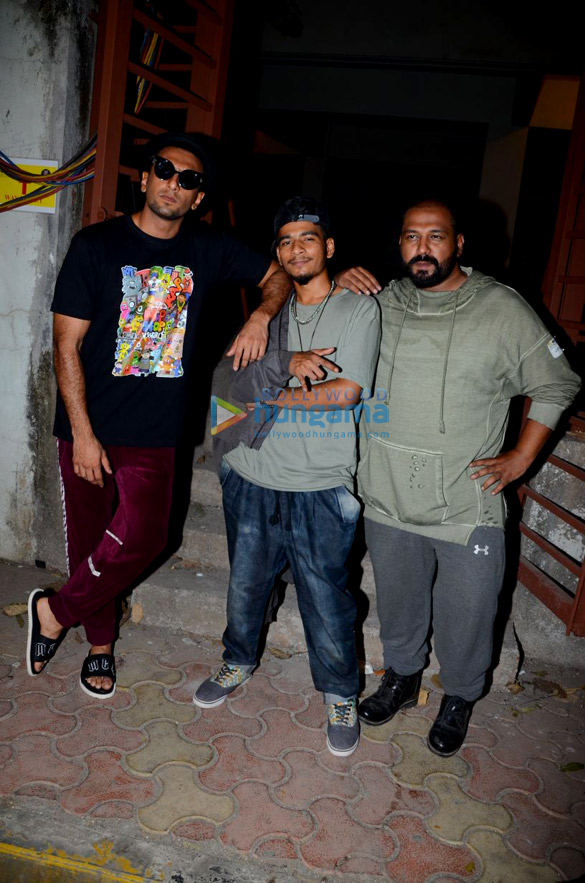 Ranveer Singh snapped post shooting for Gully Boy in Bandra Ranveer Singh snapped post shooting for Gully Boy in Bandra