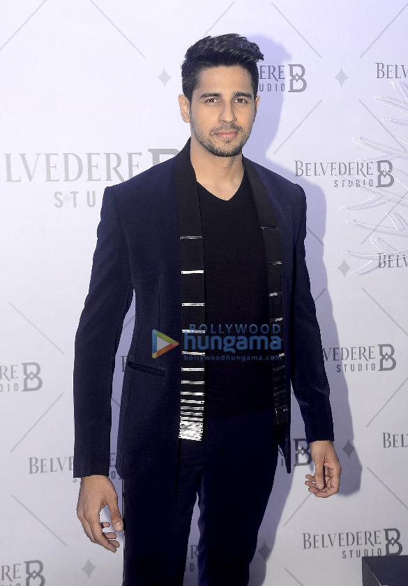 Sidharth Malhotra, Vaani Kapoor, Athiya Shetty and others grace the red carpet of Belvedere Studio Sidharth Malhotra, Vaani Kapoor, Athiya Shetty and others grace the red carpet of Belvedere Studio