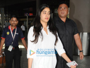 Sophie Choudry, Gurmeet Choudhary and others snapped at the airport