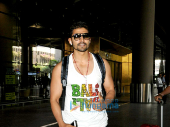 Sophie Choudry, Gurmeet Choudhary and others snapped at the airport