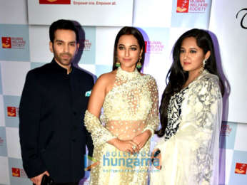 Celebs attend Manish Malhotra's show The Walk of Mijwan