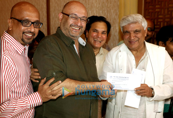 Javed Akhtar and IPRS distribute royalty worth 13 Crores Javed Akhtar and IPRS distribute royalty worth 13 Crores