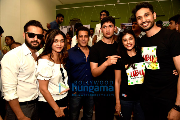 Salman Khan attends annual day of Gateway School of Mumbai – A school for kids with special needs Salman Khan attends annual day of Gateway School of Mumbai – A school for kids with special needs