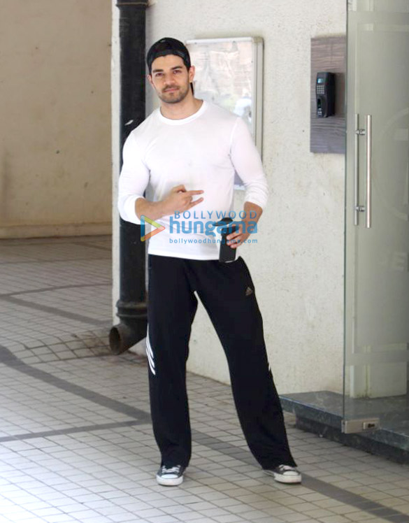 Sooraj Pancholi spotted at the T-Series’ office in Andheri Sooraj Pancholi spotted at the T-Series’ office in Andheri