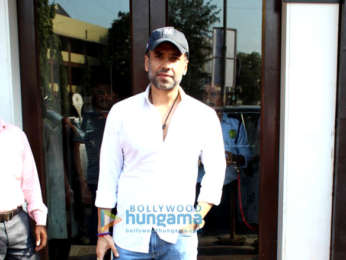 Tusshar Kapoor and Himansh Kohli spotted at Bastian