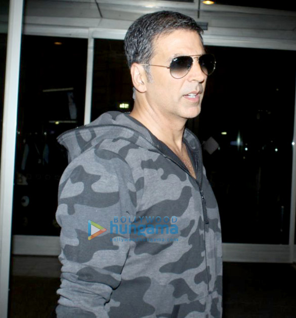 Akshay Kumar, Raveena Tandon and Suniel Shetty snapped at the airport