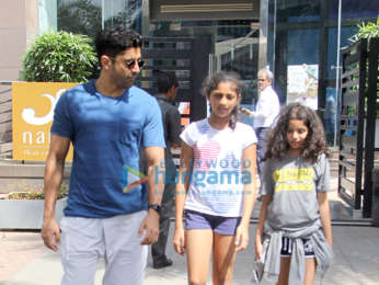 Farhan Akhtar snapped with his children at Yauatcha in BKC