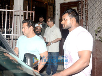 Salman Khan and Remo D'Souza snapped at Ramesh Taurani's house