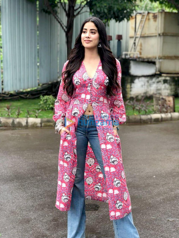 Janhvi Kapoor snapped at Film City, Goregaon Janhvi Kapoor snapped at Film City, Goregaon