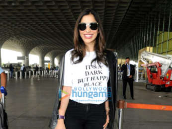 Shraddha Kapoor, Suniel Shetty, Urvashi Rautela and others snapped at the airport