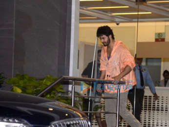 Varun Dhawan spotted at Hinduja hospital to see his newborn niece