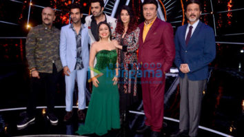 Cast of the film Fanney Khan snapped promoting their film on sets of Indian Idol 10