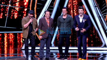 Dharmendra, Sunny Deol and Bobby Deol promote their film Yamla Pagla Deewana Phir Se on the sets of Indian Idol