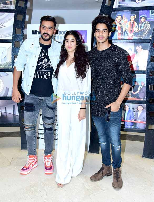 Ishaan Khatter and Janhvi Kapoor snapped at Whistling Woods International Ishaan Khatter and Janhvi Kapoor snapped at Whistling Woods International