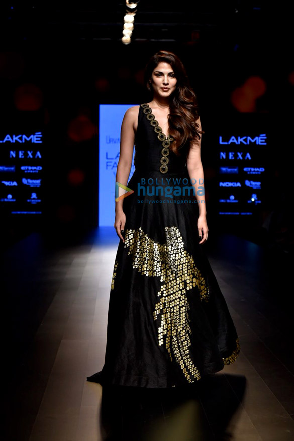 Celebs grace Urvashi Juneja’s show at the Lakme Fashion Week Celebs grace Urvashi Juneja’s show at the Lakme Fashion Week