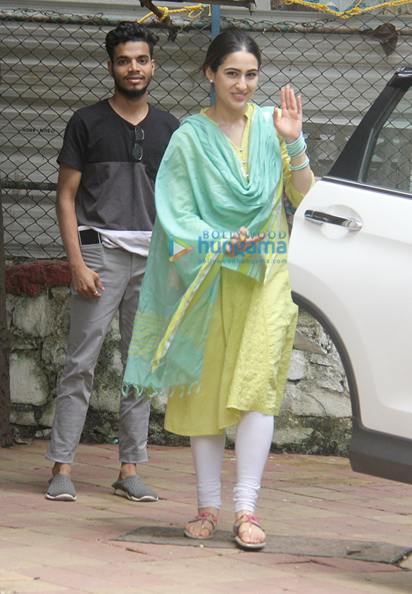 Sara Ali Khan spotted at Satyam dance class in Juhu Sara Ali Khan spotted at Satyam dance class in Juhu