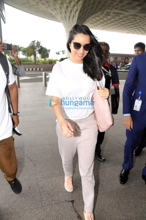 Shraddha Kapoor, Ayushmann Khurrana and others snapped at the airport Shraddha Kapoor, Ayushmann Khurrana and others snapped at the airport