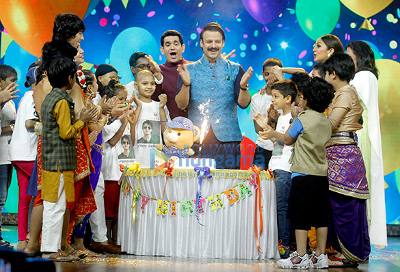 Vivek Oberoi celebrates his birthday on the sets of India’s Best Dramebaaz Vivek Oberoi celebrates his birthday on the sets of India’s Best Dramebaaz