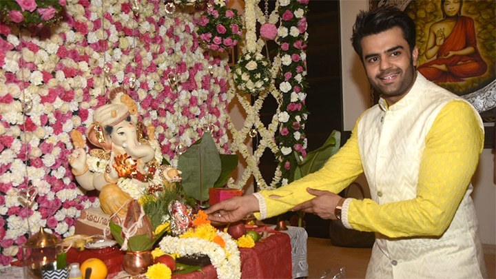 Ganesh aarti at Manish Paul’s house