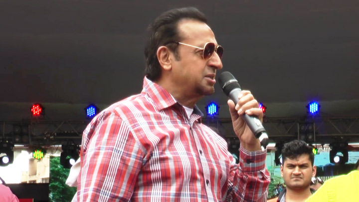 Gulshan Grover and Sara Khan SPOTTED at Dahi Handi celebration of 2018