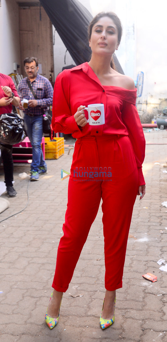 Kareena Kapoor Khan snapped at the Ishq 104.8 FM office Kareena Kapoor Khan snapped at the Ishq 104.8 FM office