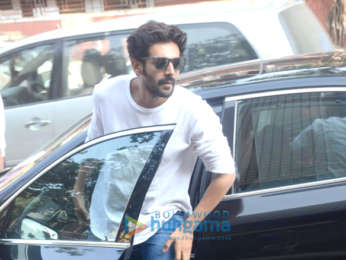 Kartik Aaryan snapped in Juhu