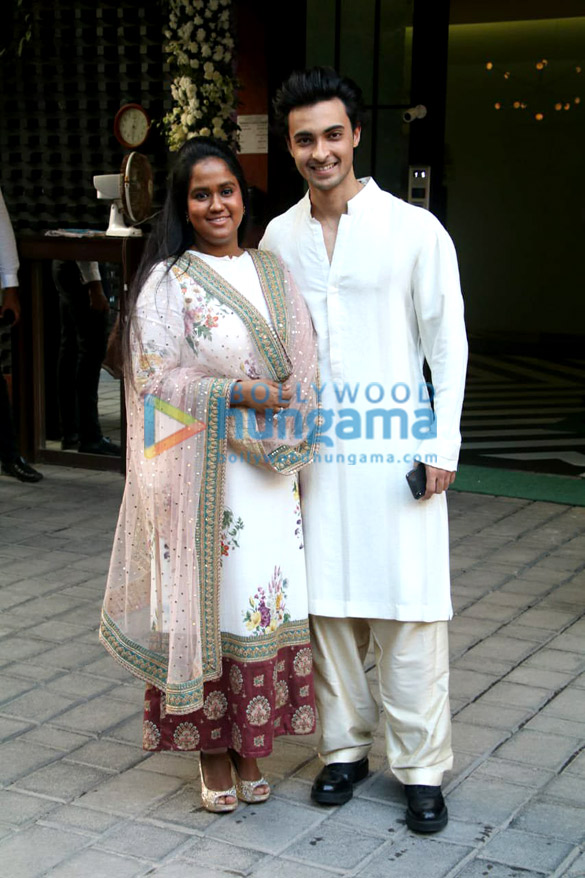 Salim Khan, Arbaaz Khan, Malaika Arora and others snapped at Arpita Khan’s residence for Ganpati Salim Khan, Arbaaz Khan, Malaika Arora and others snapped at Arpita Khan’s residence for Ganpati