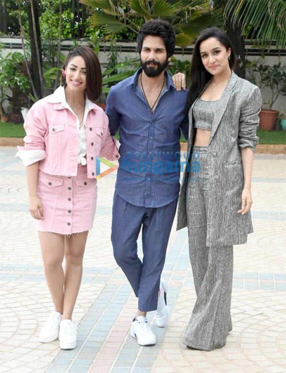 Shraddha Kapoor, Shahid Kapoor and Yami Gautam snapped during Batti Gul Meter Chalu promotions at Sea Princess Hotel in Juhu Shraddha Kapoor, Shahid Kapoor and Yami Gautam snapped during Batti Gul Meter Chalu promotions at Sea Princess Hotel in Juhu