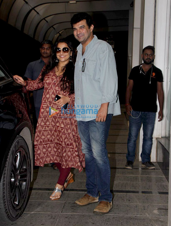 Vidya Balan and Siddharth Roy Kapur spotted in Bandra Vidya Balan and Siddharth Roy Kapur spotted in Bandra