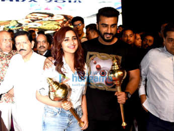 Arjun Kapoor and Parineeti Chopra snapped at the Luv-Kush Ramleela in Delhi