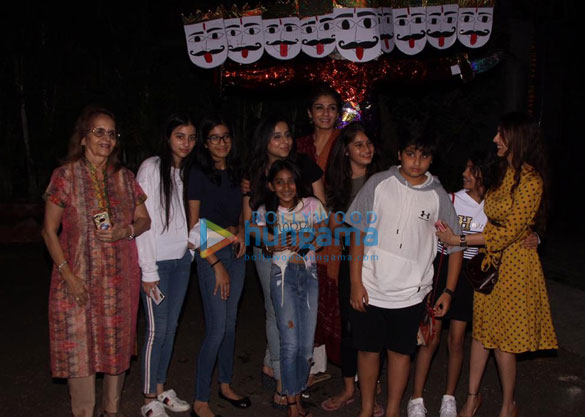 Raveena Tandon snapped celebrating Dusshera Raveena Tandon snapped celebrating Dusshera
