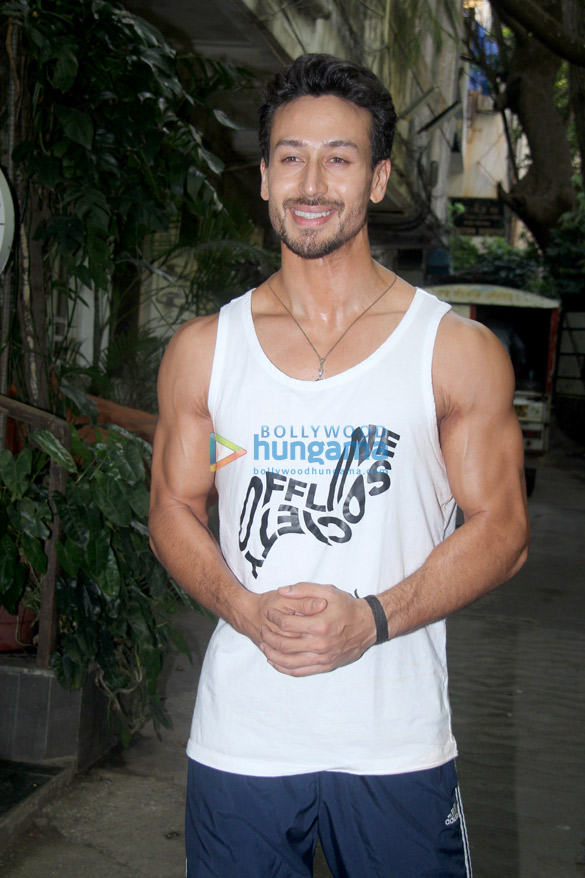 Tiger Shroff snapped at Krome studio in Bandra Tiger Shroff snapped at Krome studio in Bandra