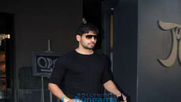 Sidharth Malhotra spotted at Santacruz