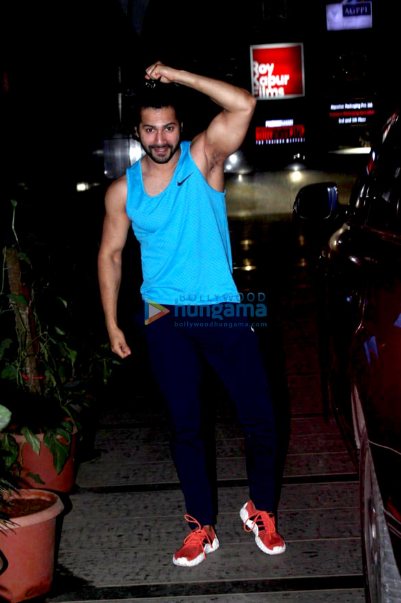 Varun Dhawan snapped at the gym in Bandra Varun Dhawan snapped at the gym in Bandra